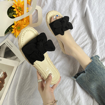 Sieviešu čības ar plakanu zoli un velveta apdari