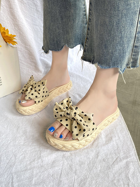 Sieviešu čības ar plakanu zoli un lentes rotājumu ar punktiem