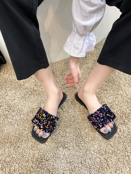 Sieviešu ikdienas čības ar vizuļu rotājumu