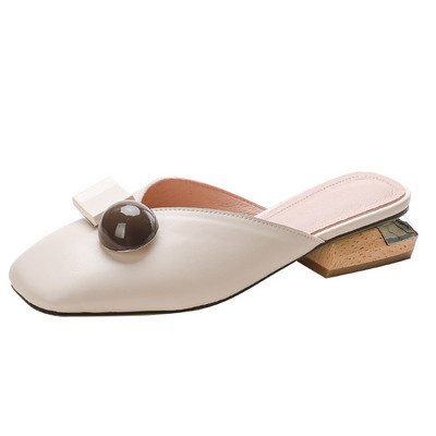 Modernas sieviešu slēgtas čības no mākslīgās ādas ar zemu kvadrātveida papēdi