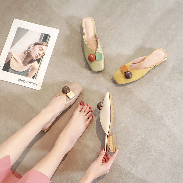 Modernas sieviešu slēgtas čības no mākslīgās ādas ar zemu kvadrātveida papēdi