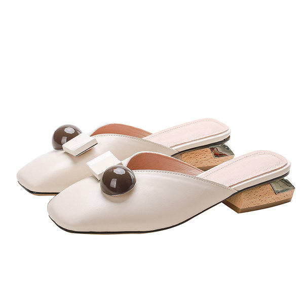 Modernas sieviešu slēgtas čības no mākslīgās ādas ar zemu kvadrātveida papēdi