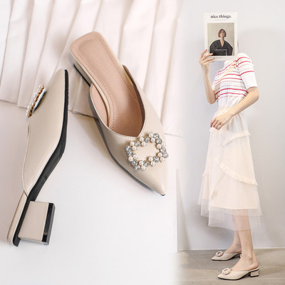 Jauns sieviešu smailo čību modelis no mākslīgās ādas ar zemu kvadrātveida papēdi