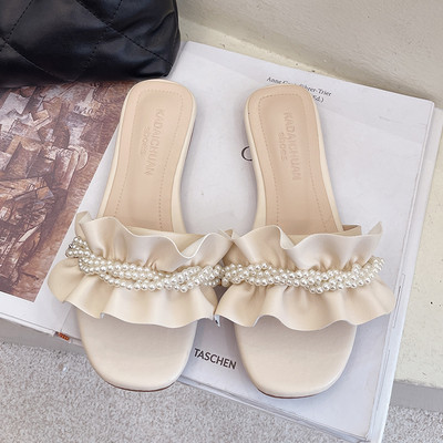 Sieviešu zemas čības ar cirtām un pērlēm