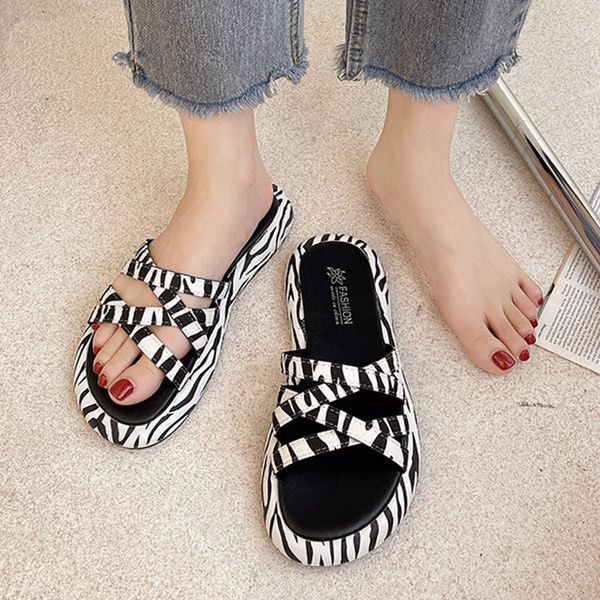 Jauna modeļa vasaras čības ar dzīvnieku rakstu