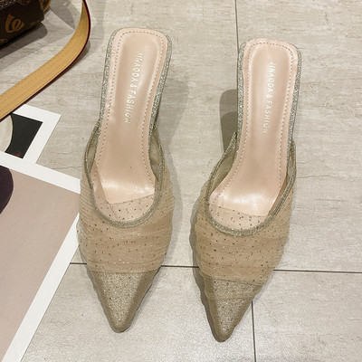 Elegants slēgtas čības smails modelis