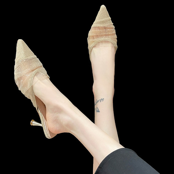 Elegants slēgtas čības smails modelis