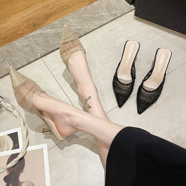 Elegants slēgtas čības smails modelis