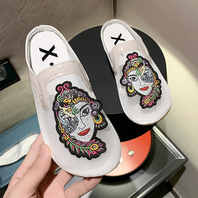 Jauna modeļa slēgtas čības ar izšuvumu