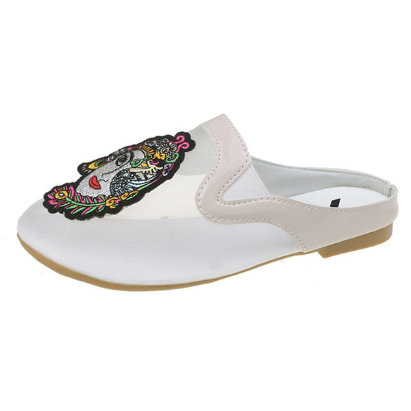 Jauna modeļa slēgtas čības ar izšuvumu