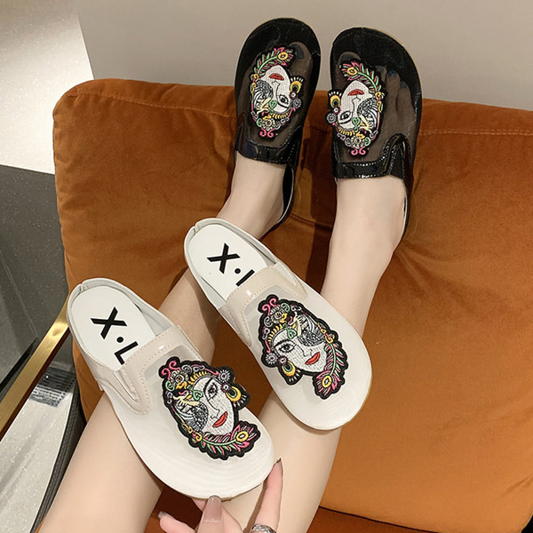 Jauna modeļa slēgtas čības ar izšuvumu