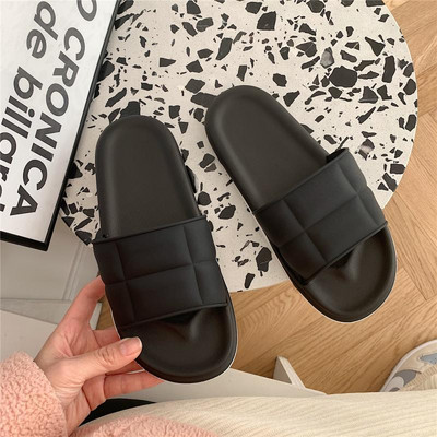 Vasaras sieviešu čības ar plakanu zoli vairākās krāsās