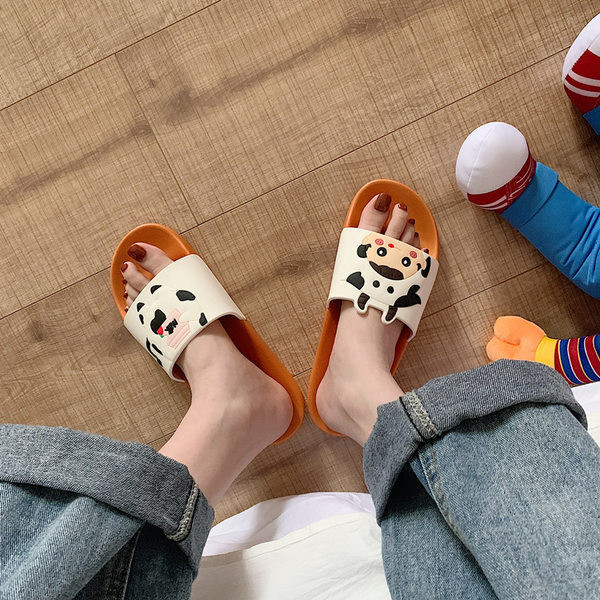 Jauns ikdienas čību modelis ar 3D elementu vairākās krāsās sievietēm