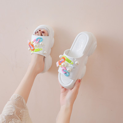 Sieviešu čības ar 3D elementiem un platformu 7 cm