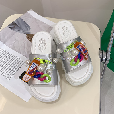 Sieviešu čības ar 3D elementiem un platformu 7 cm