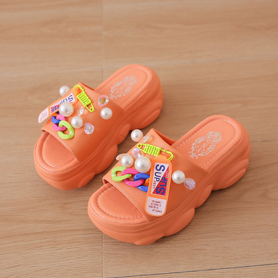 Sieviešu čības ar 3D elementiem un platformu 7 cm