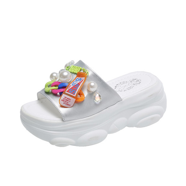 Sieviešu čības ar 3D elementiem un platformu 7 cm