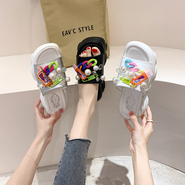 Sieviešu čības ar 3D elementiem un platformu 7 cm