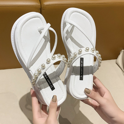 Ikdienas platformas čības ar pērļu rotājumu