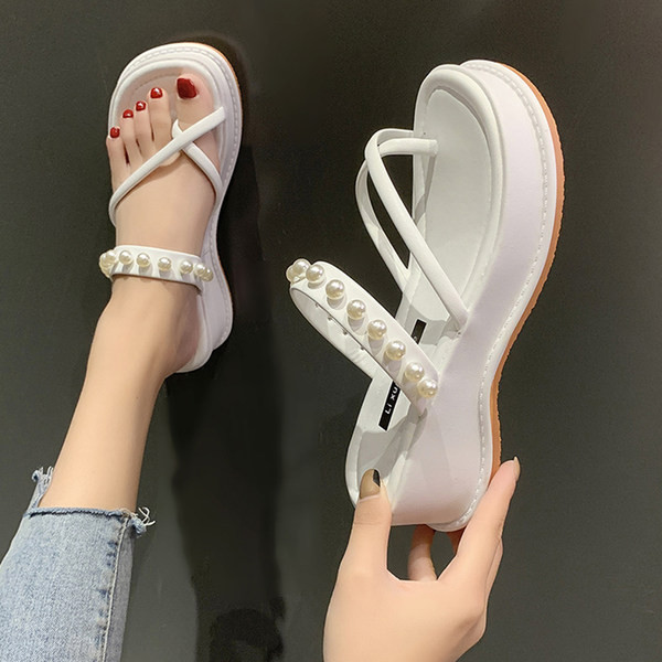 Ikdienas platformas čības ar pērļu rotājumu