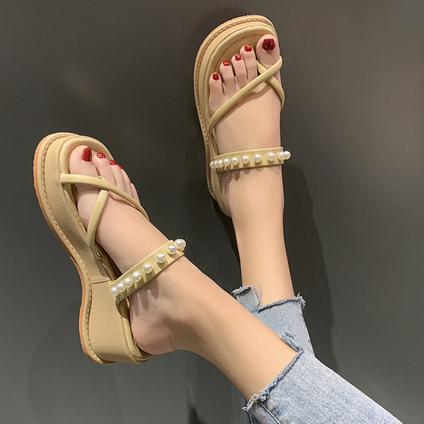 Ikdienas platformas čības ar pērļu rotājumu