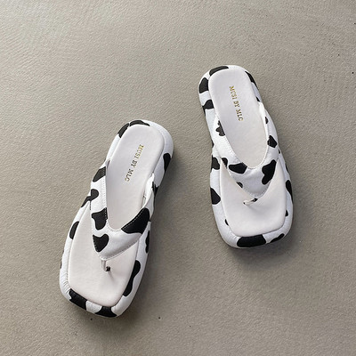 Sieviešu čības ar dažādiem rakstiem