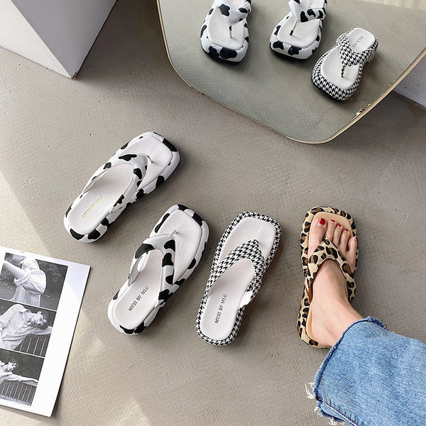 Sieviešu čības ar dažādiem rakstiem