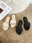 Ikdienas sieviešu čības ar plakanu zoli un ķēdi