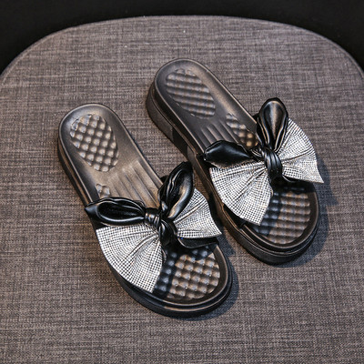 Jauns sieviešu platformas čību modelis