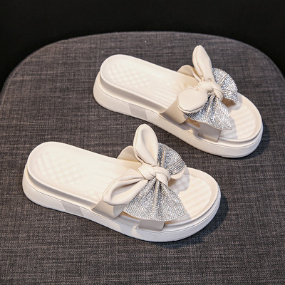 Jauns sieviešu platformas čību modelis