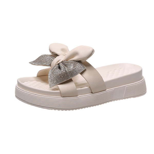 Jauns sieviešu platformas čību modelis