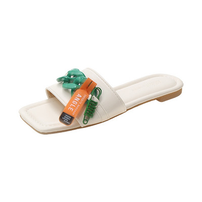 Γυναικείες έκο  δερμάτινες παντόφλες με τρισδιάστατα στοιχεία