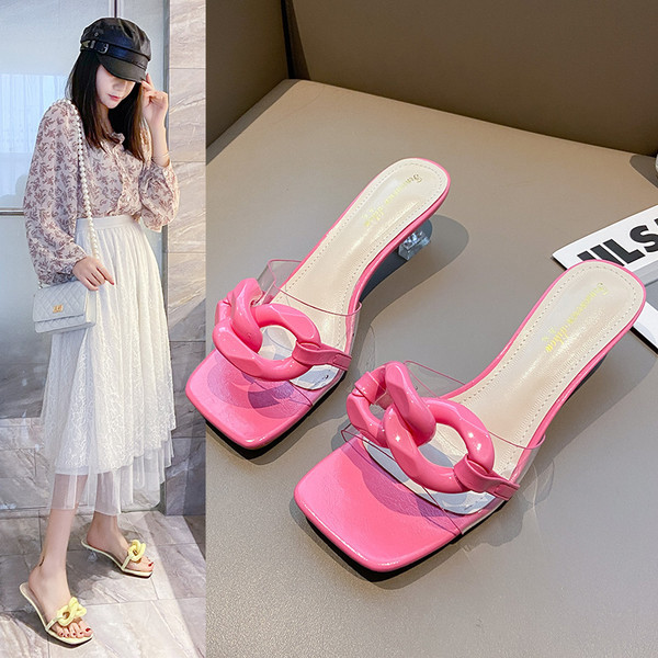 Pašreizējās sieviešu čības ar papēdi 4,5 cm