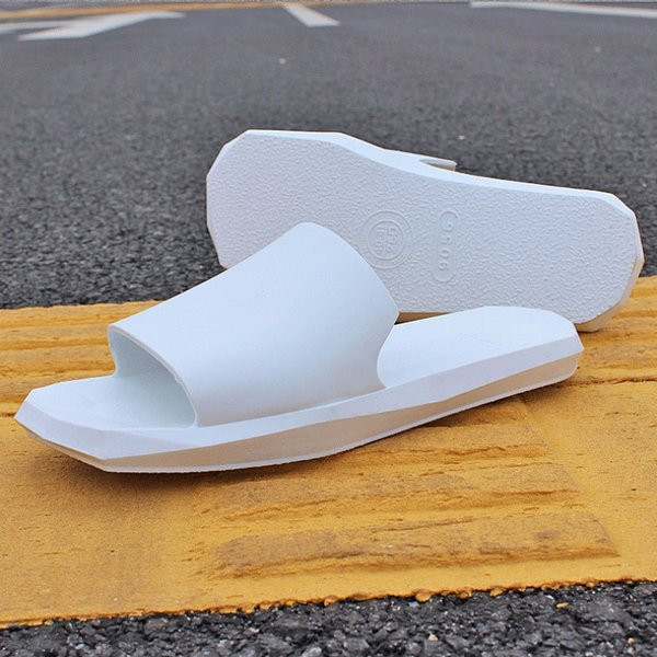 Casual papuče s ravnim potplatom u bijeloj i crnoj boji