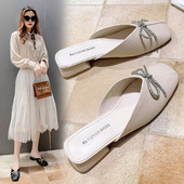 Jauns sieviešu čību modelis no mākslīgās ādas ar lenti un zemu kvadrātveida papēdi