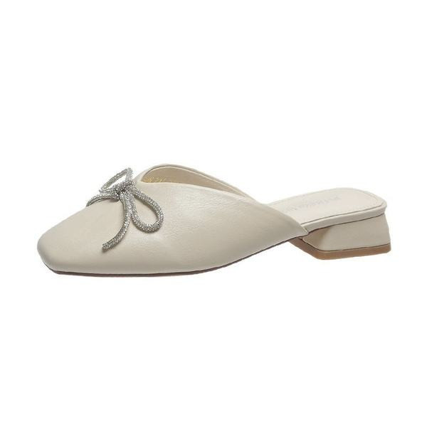 Jauns sieviešu čību modelis no mākslīgās ādas ar lenti un zemu kvadrātveida papēdi