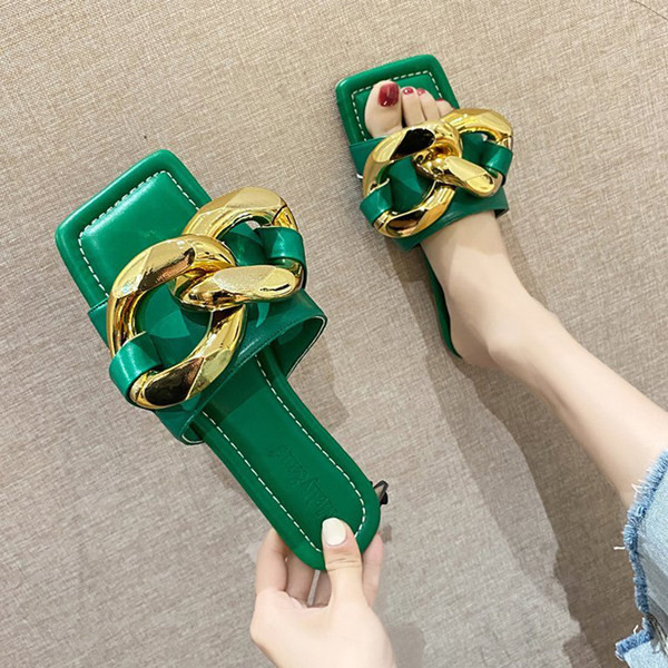 Sieviešu modernas čības ar metāla apdari