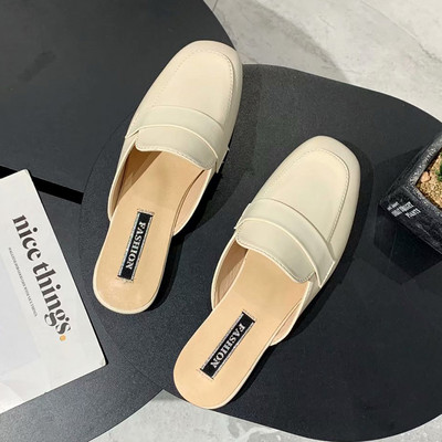 Απλές κλειστές παντόφλες από οικολογικό δέρμα