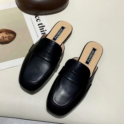 Απλές κλειστές παντόφλες από οικολογικό δέρμα