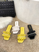 Modernas sieviešu čības no eko ādas ar pērļu apdari