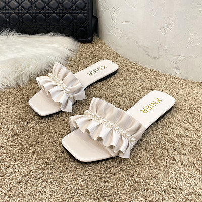 Modernas sieviešu čības no eko ādas ar pērļu apdari