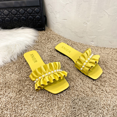 Modernas sieviešu čības no eko ādas ar pērļu apdari