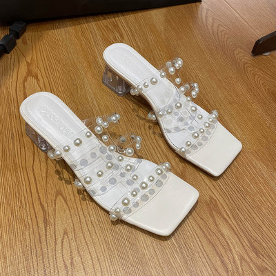 Jauns sieviešu čību modelis ar pērlēm un caurspīdīgu papēdi