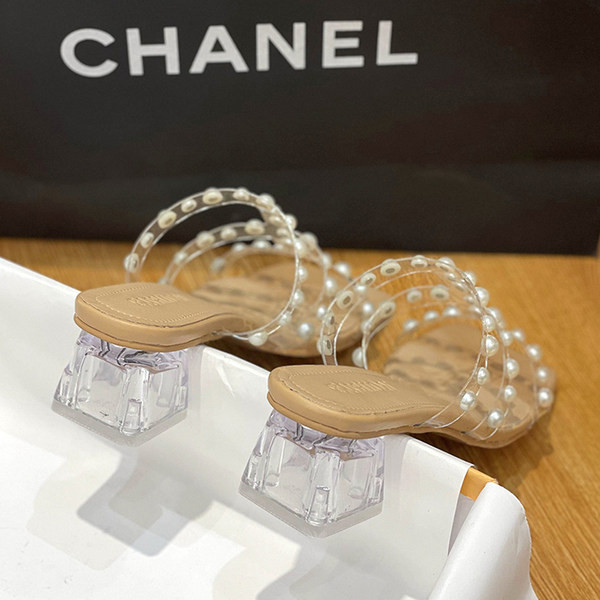 Jauns sieviešu čību modelis ar pērlēm un caurspīdīgu papēdi