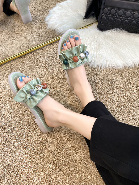 Ikdienas sieviešu čības ar krāsainām pērlītēm