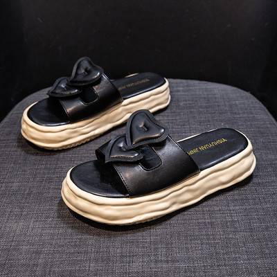 Sieviešu ādas čības ar plakanu zoli