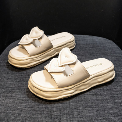 Sieviešu ādas čības ar plakanu zoli