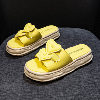 Sieviešu ādas čības ar plakanu zoli