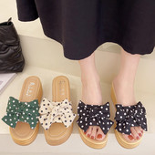 Ikdienas čības ar tekstila lenti ar punktiem