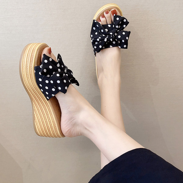 Ikdienas čības ar tekstila lenti ar punktiem